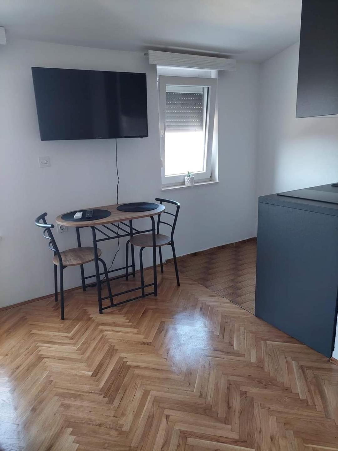Apartmani Suhi Brod Medulin Exteriör bild