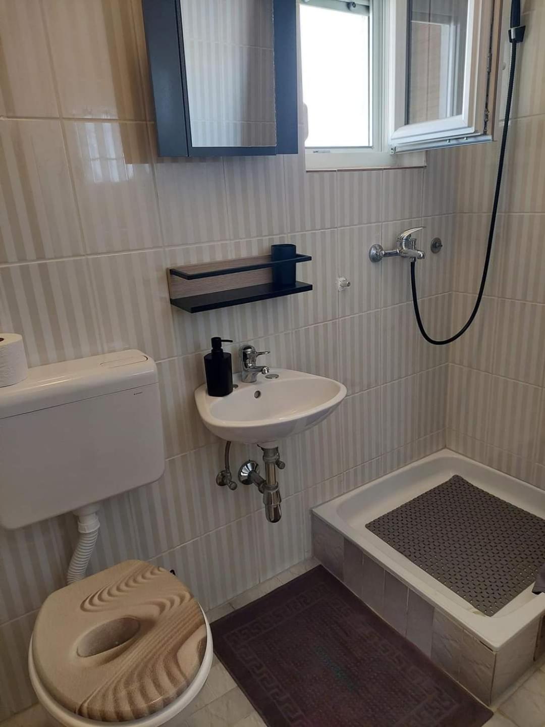 Apartmani Suhi Brod Medulin Exteriör bild
